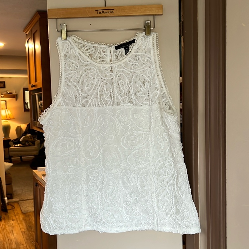 NWOT White Hoise Black Market lace sleeveless top - size 16